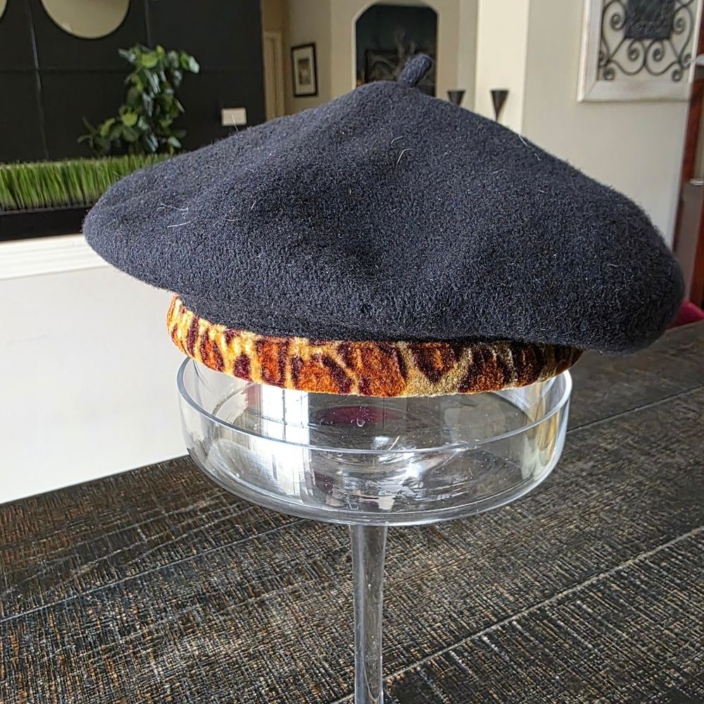 Leporad Aninal Print Trim Wool Black Beret Vtg